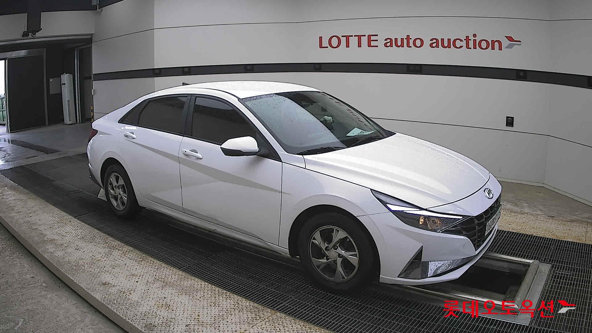 Hyundai Elantra - 23
