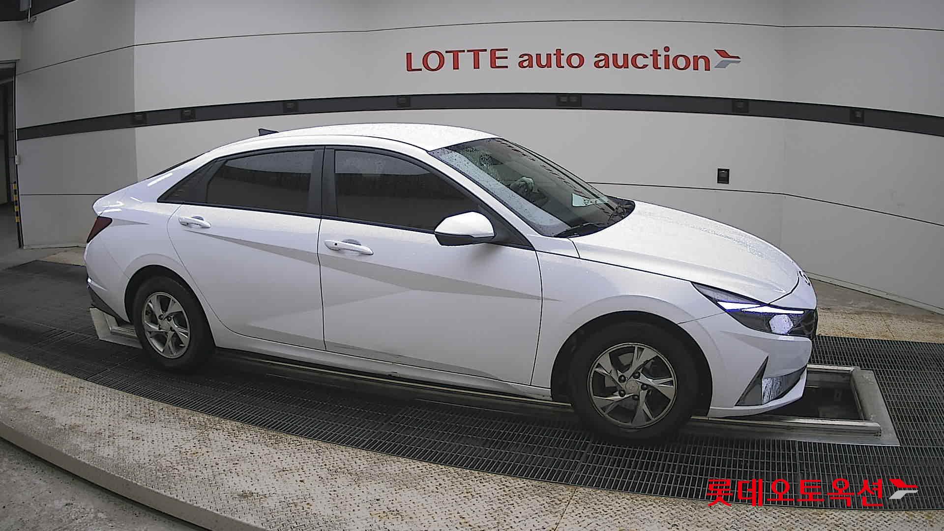 Hyundai Elantra - 22
