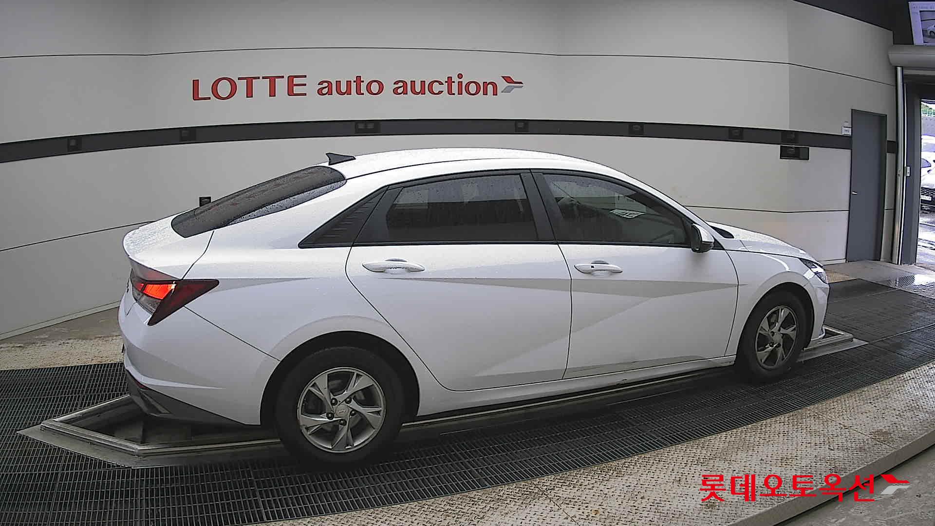 Hyundai Elantra - 20