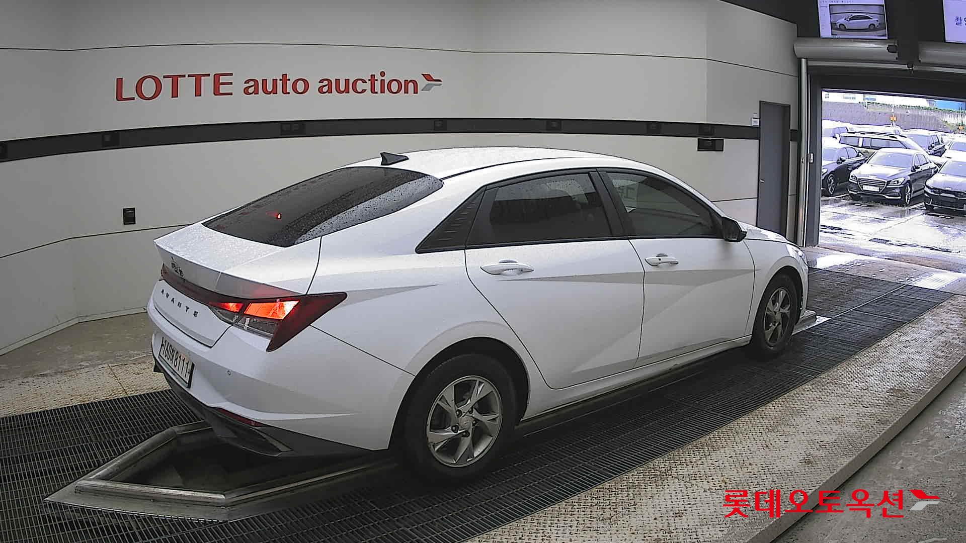 Hyundai Elantra - 19