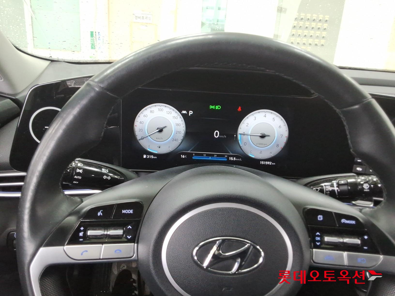Hyundai Elantra - 30