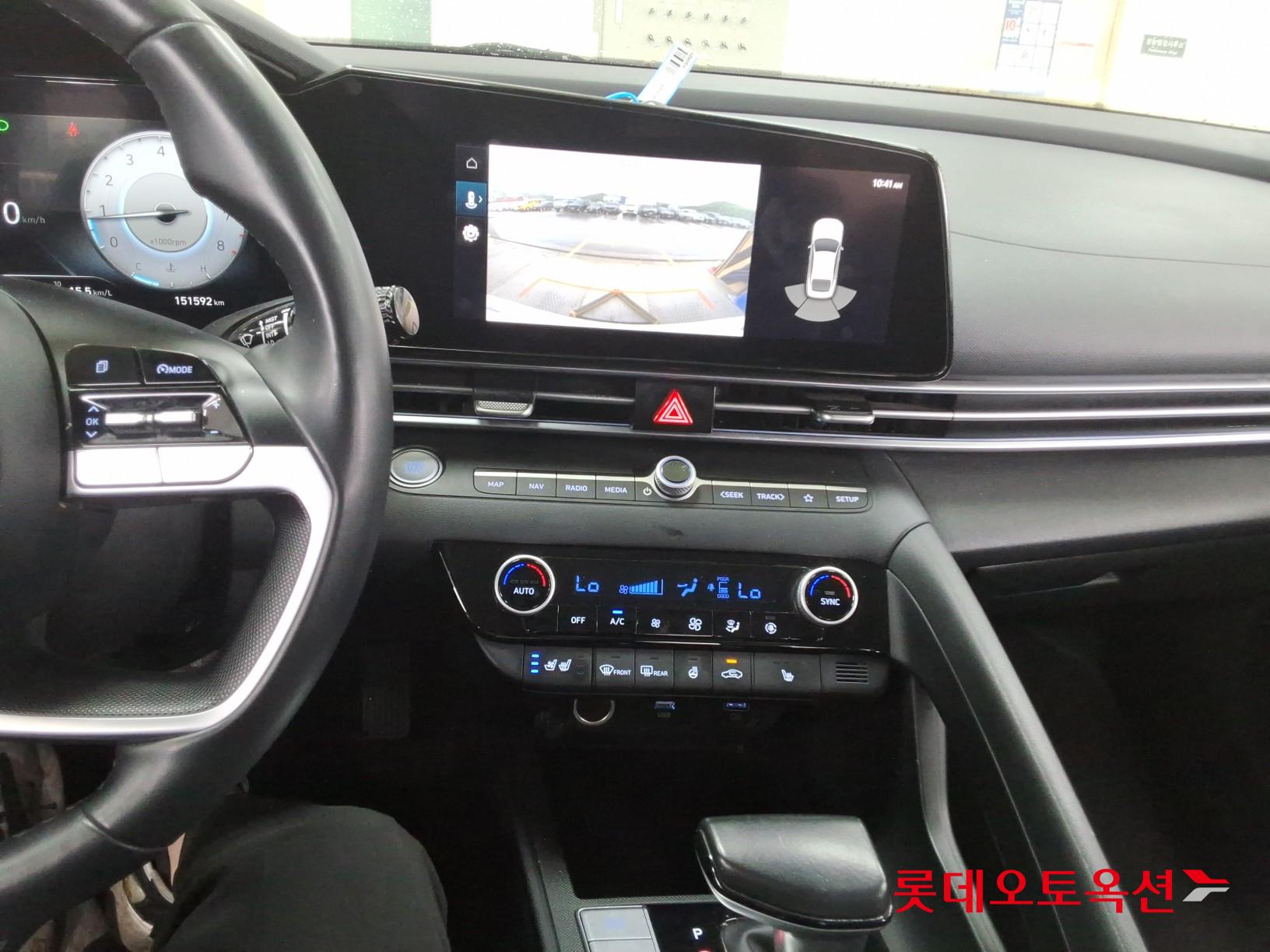 Hyundai Elantra - 32
