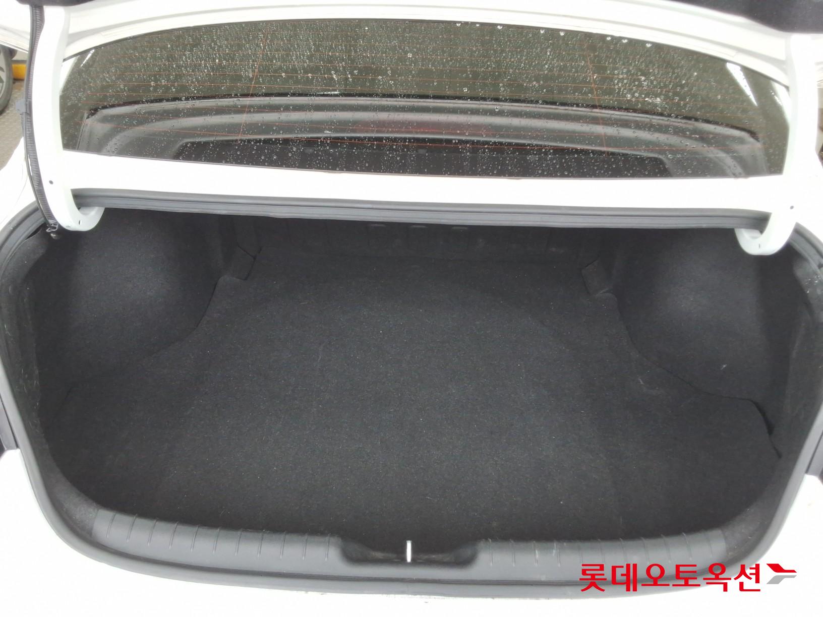 Hyundai Elantra - 9