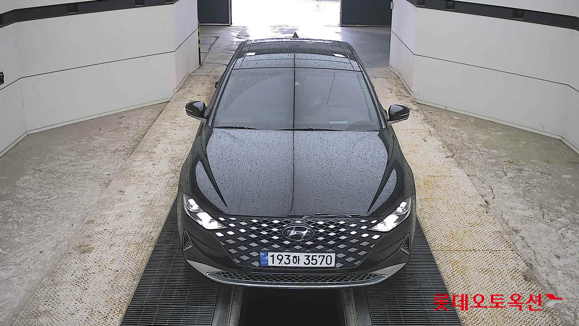 Hyundai Grandeur - 1