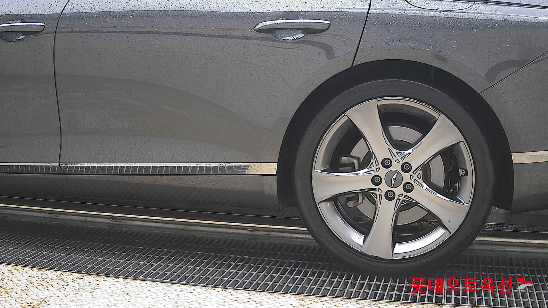 Genesis G80 - 26