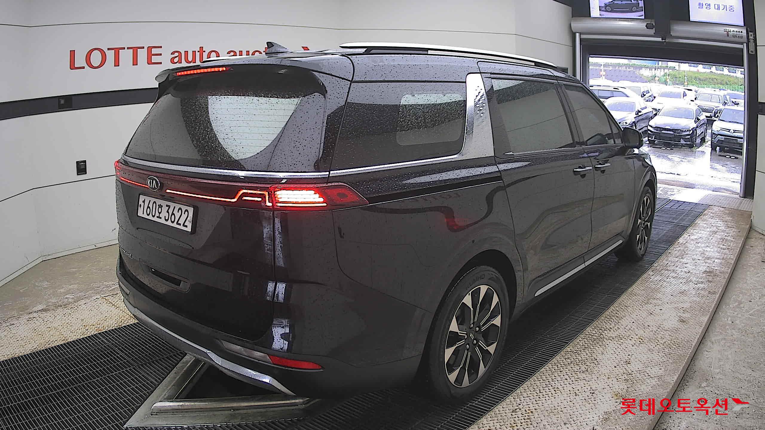 Kia Carnival - 5