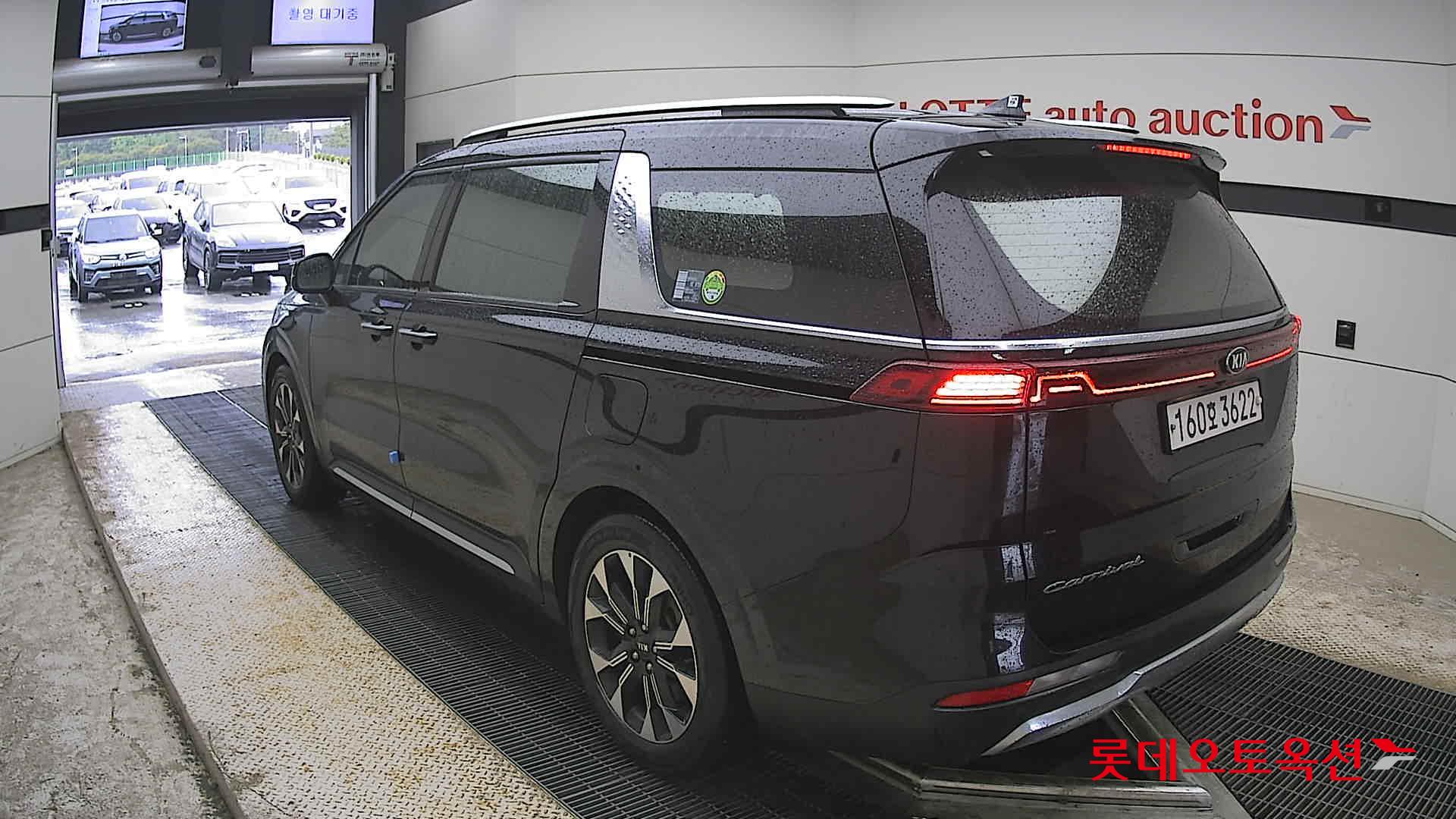 Kia Carnival - 4