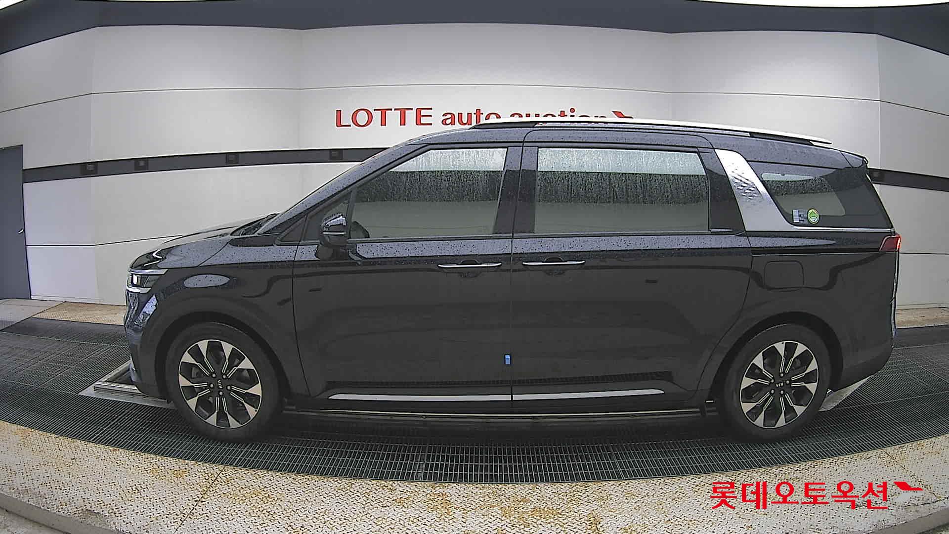 Kia Carnival - 13