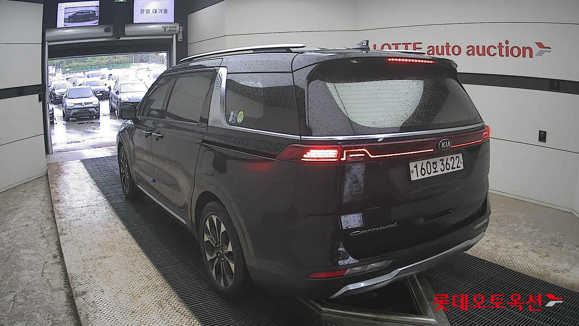 Kia Carnival - 16