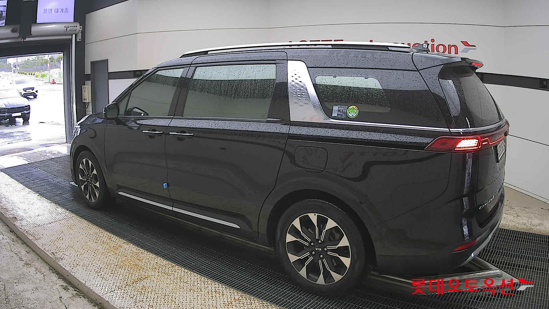 Kia Carnival - 15