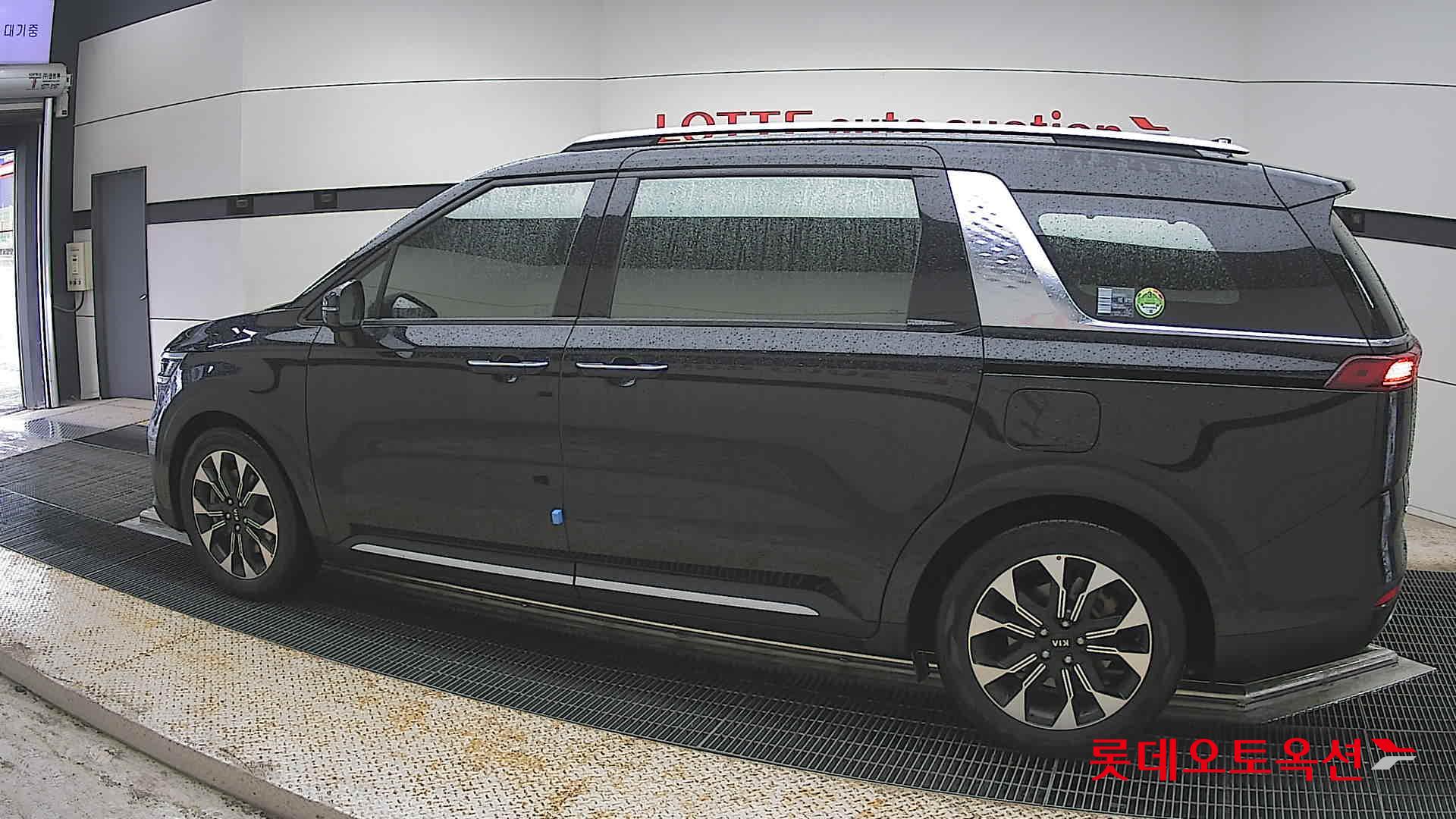 Kia Carnival - 14