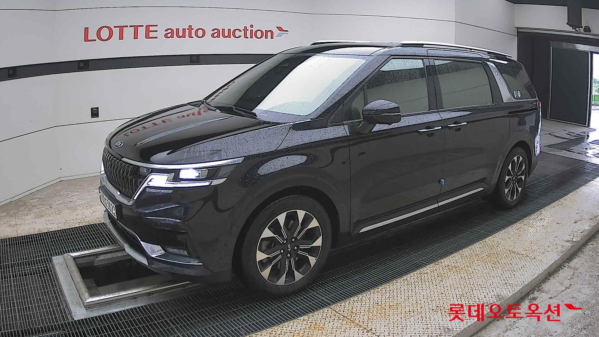 Kia Carnival - 11
