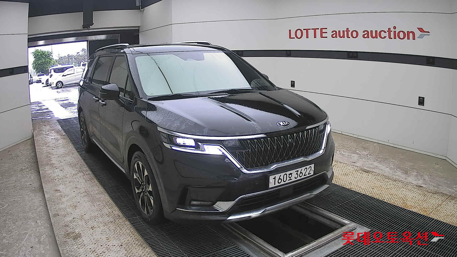 Kia Carnival - 24