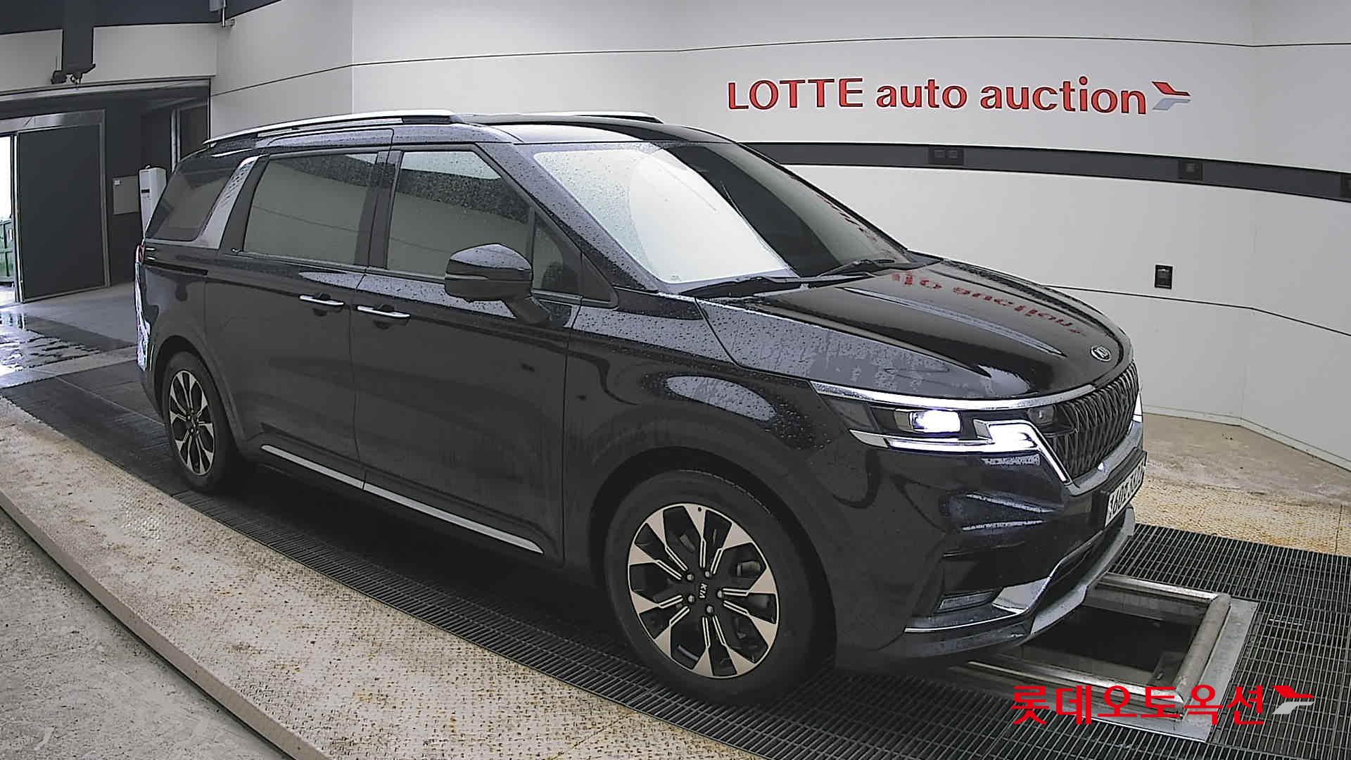 Kia Carnival - 23