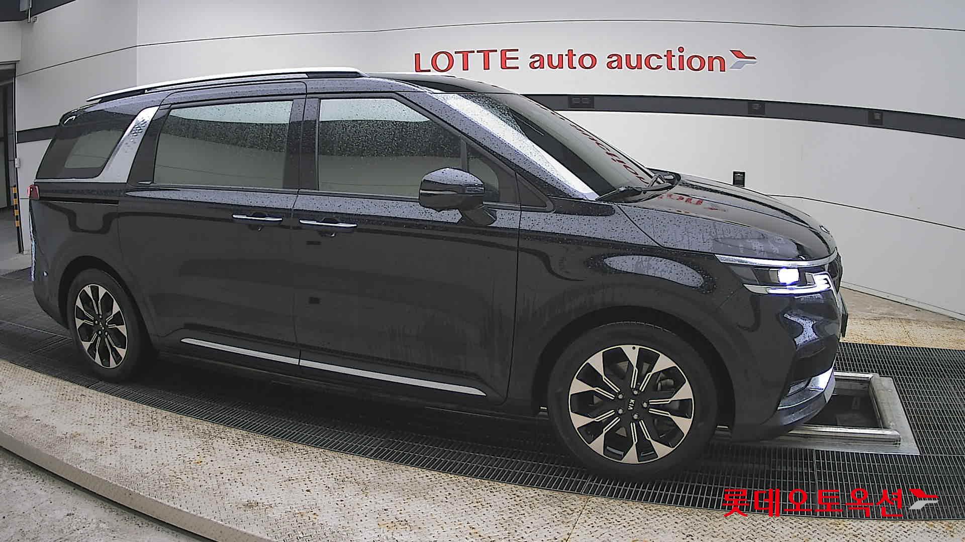 Kia Carnival - 22