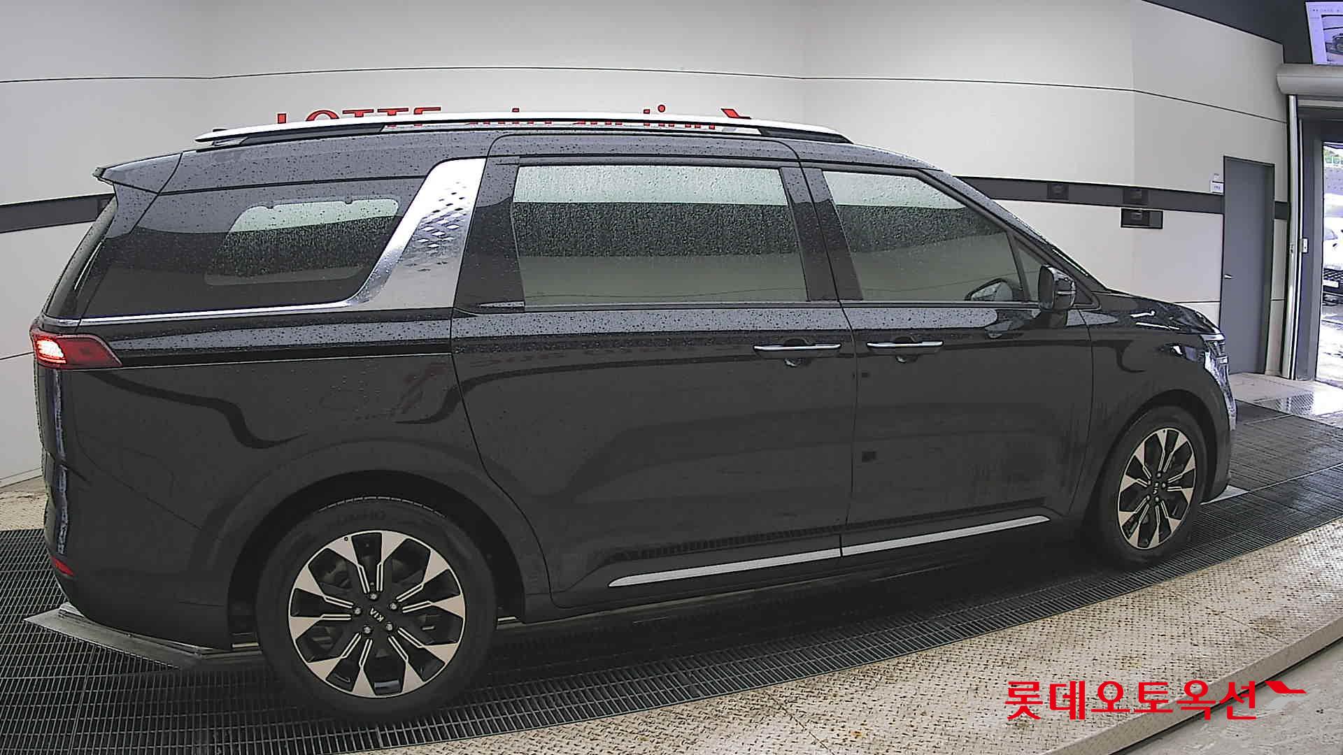 Kia Carnival - 20