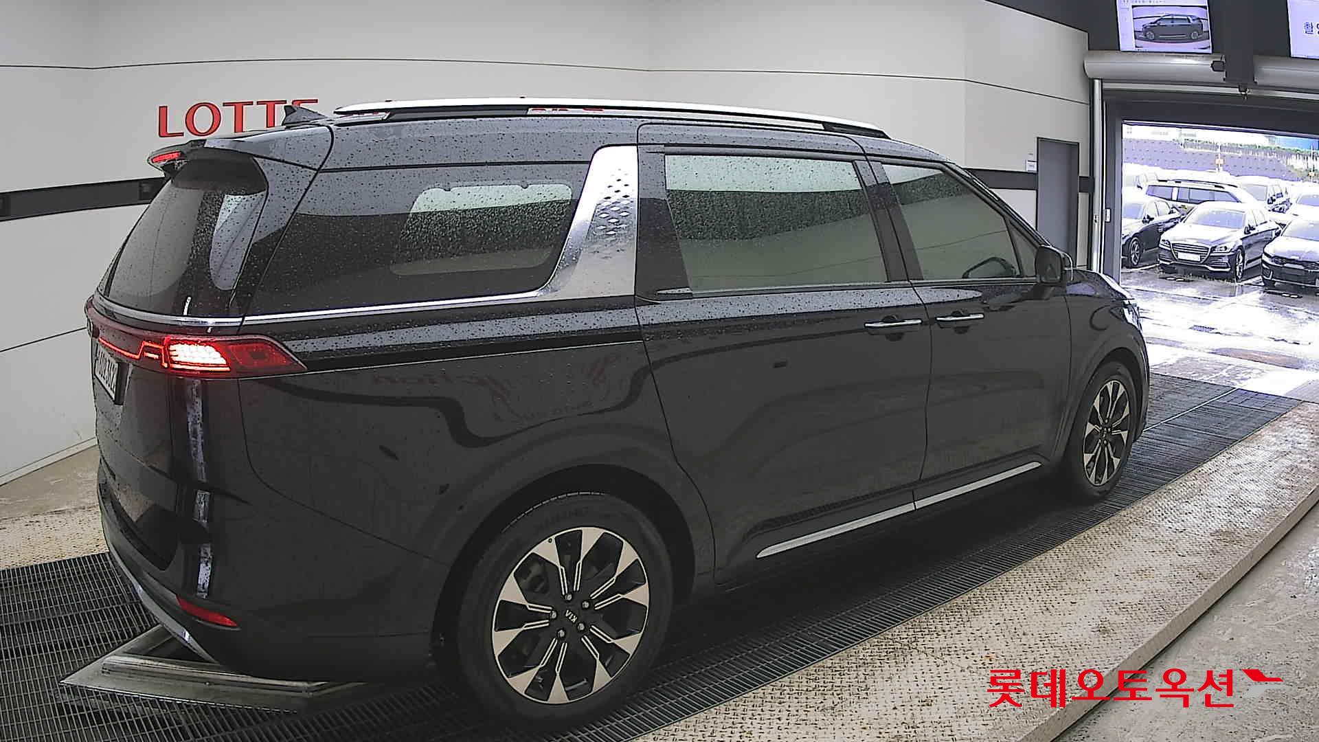 Kia Carnival - 19
