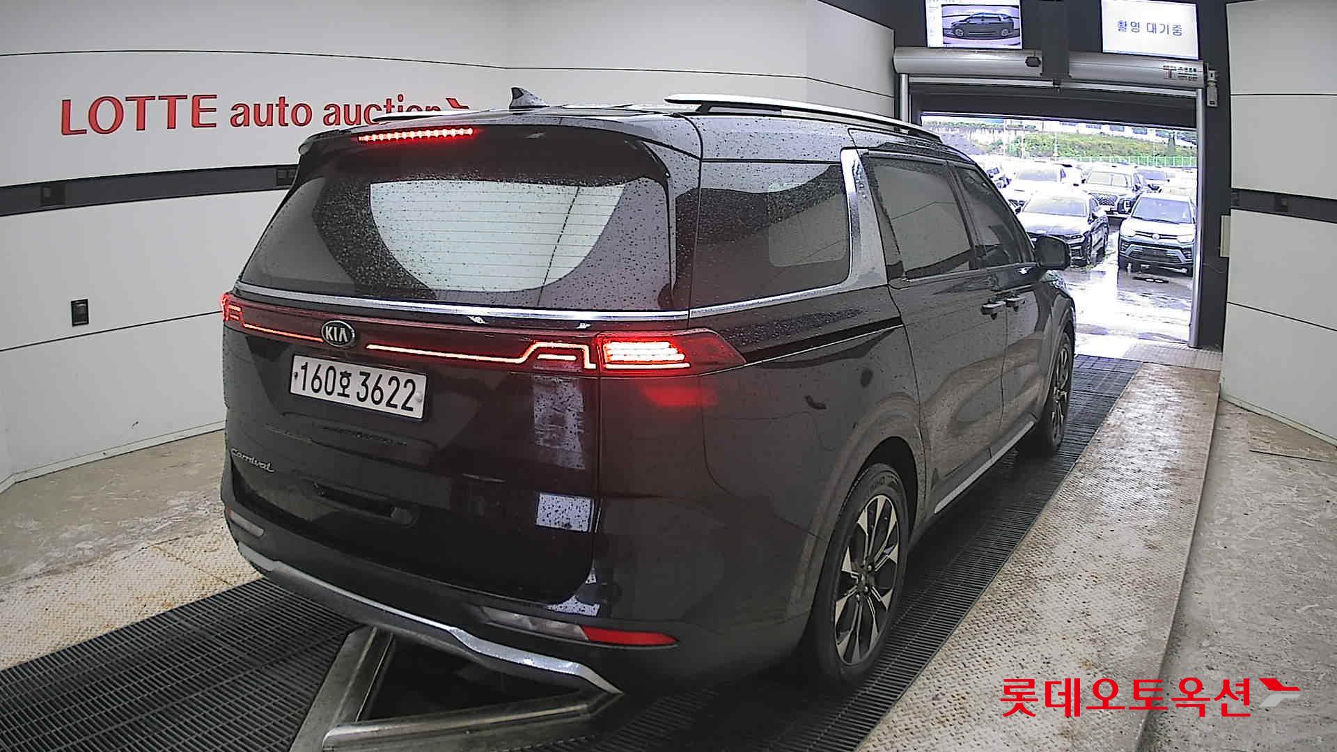 Kia Carnival - 18