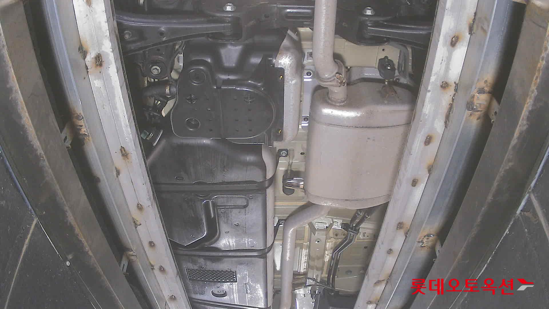 Kia Carnival - 2