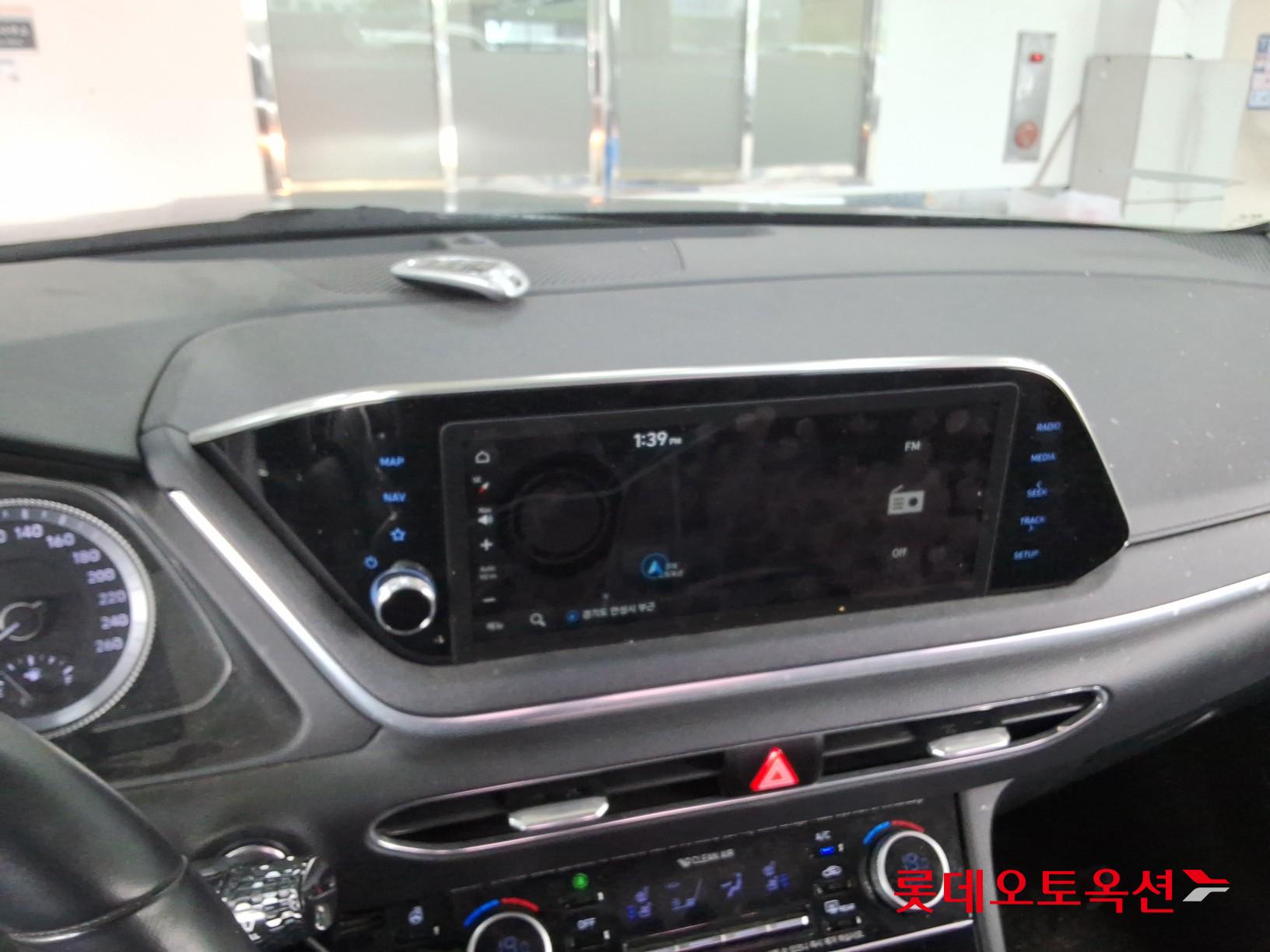 Hyundai Sonata - 32