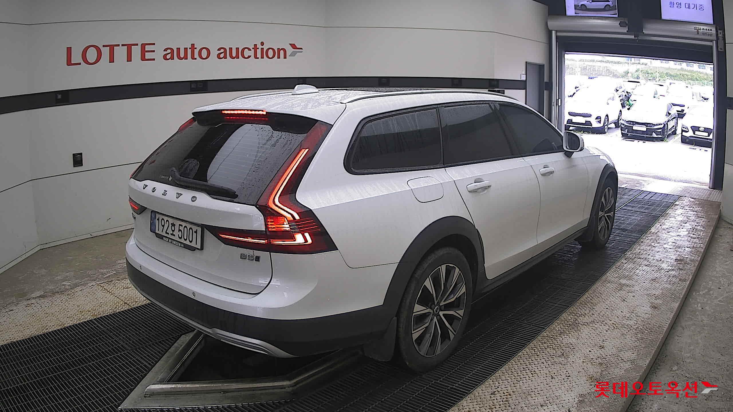 2023 - volvo v90