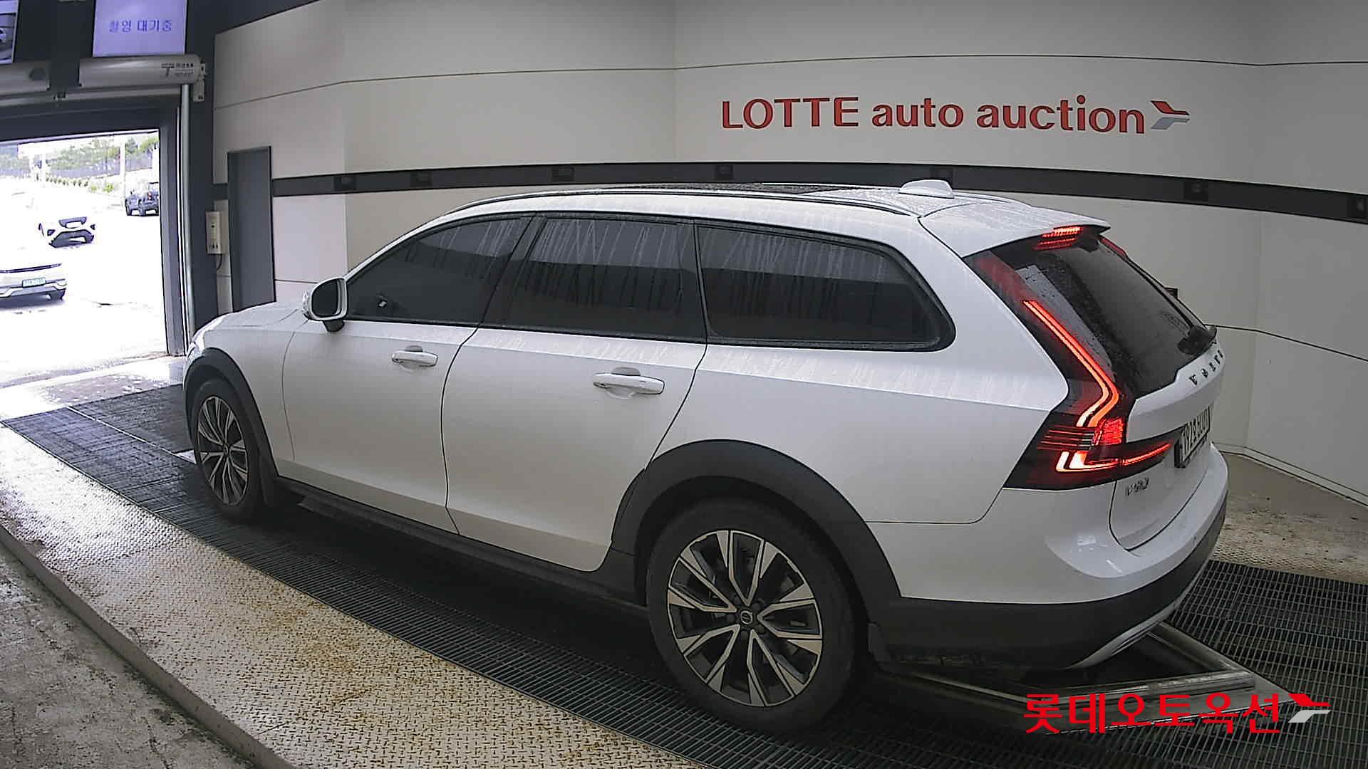 2023 - volvo v90