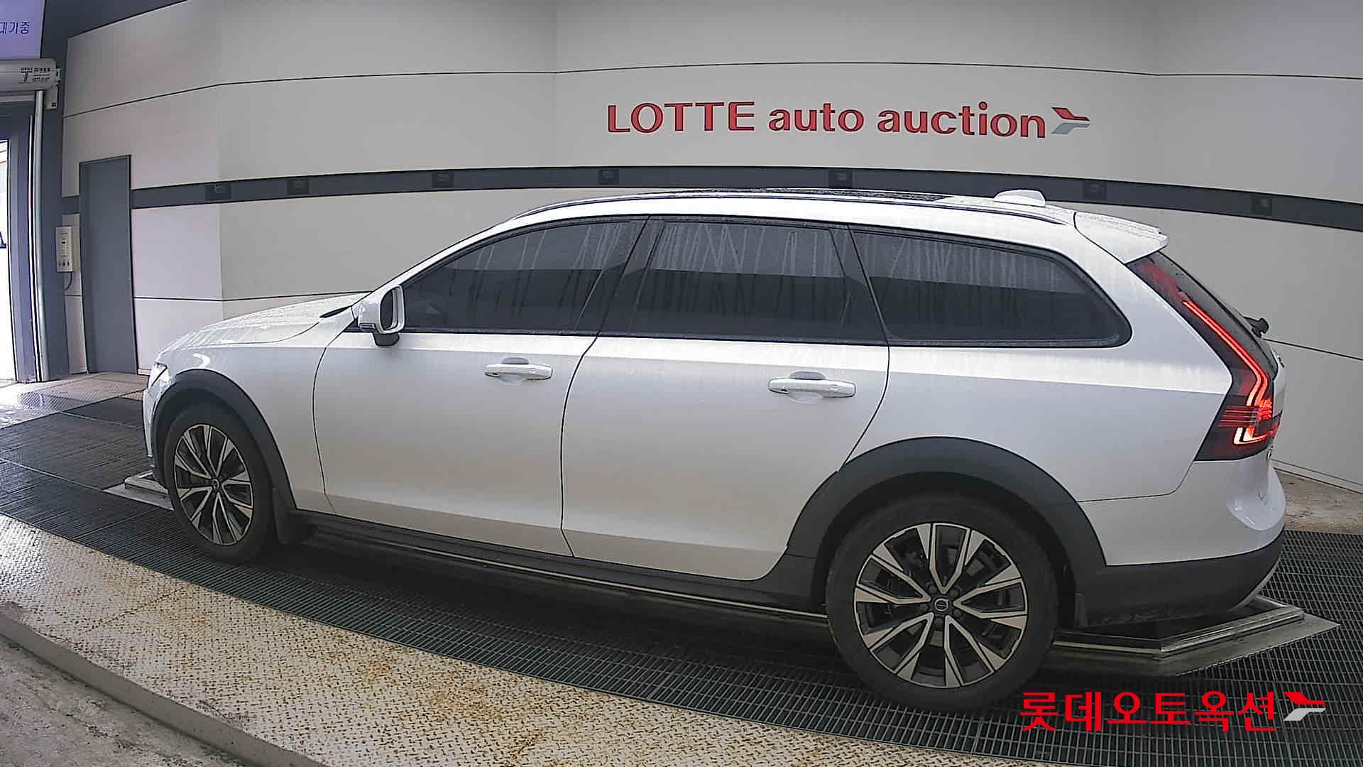 2023 - volvo v90