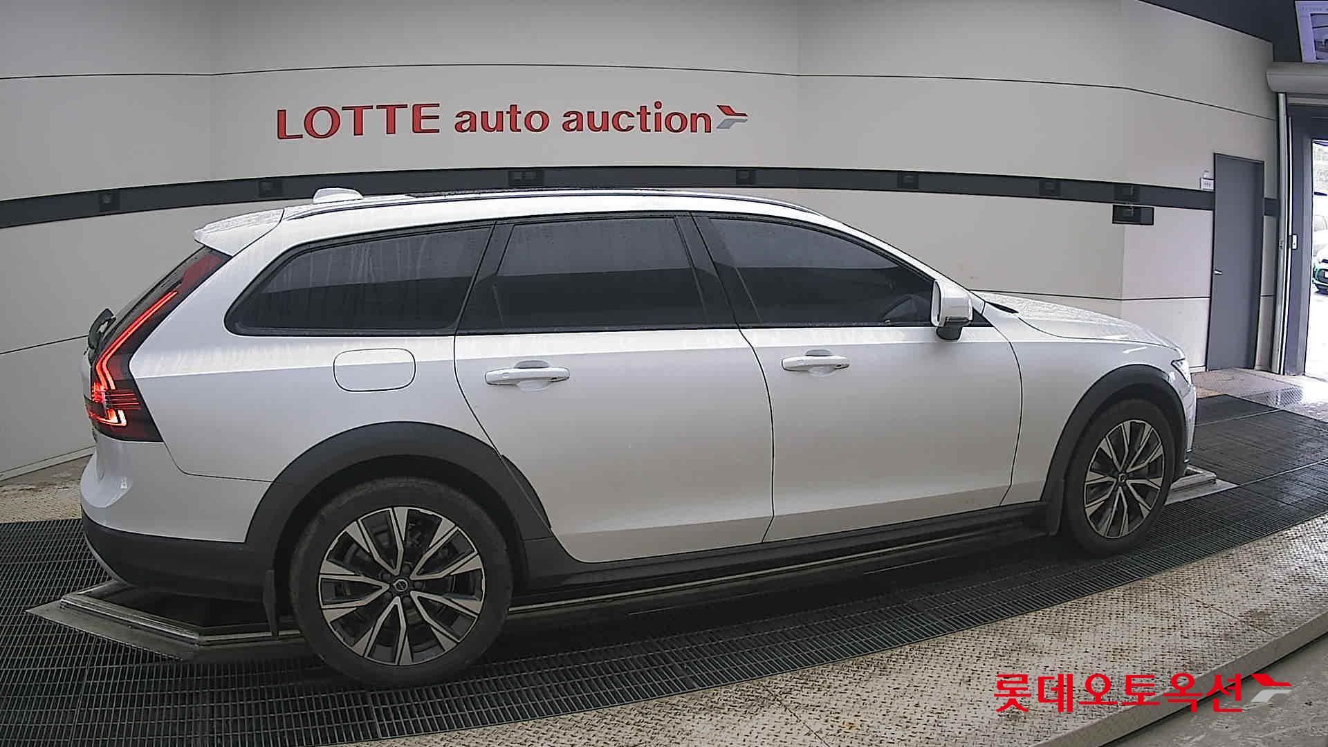 2023 - volvo v90