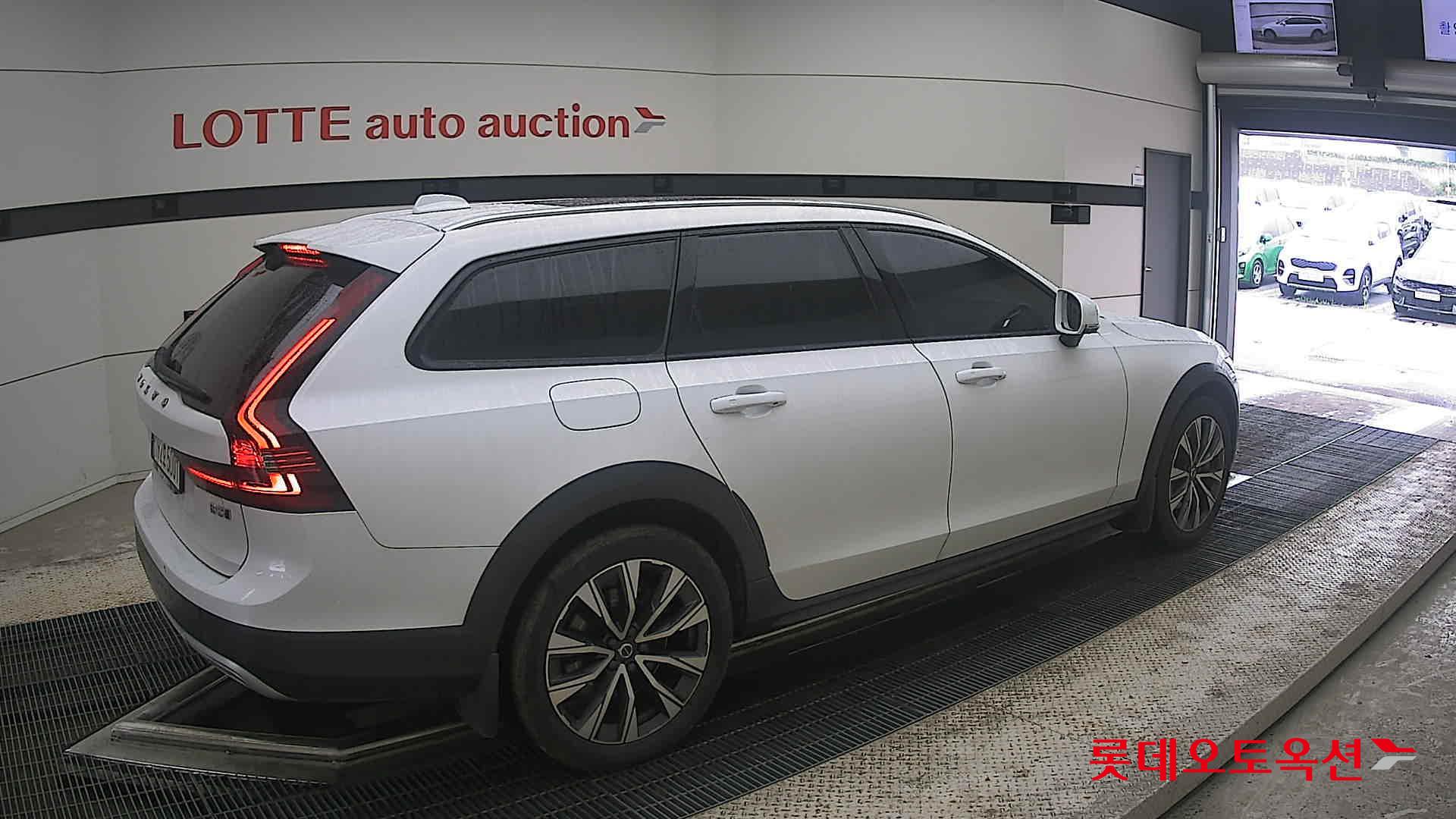 2023 - volvo v90