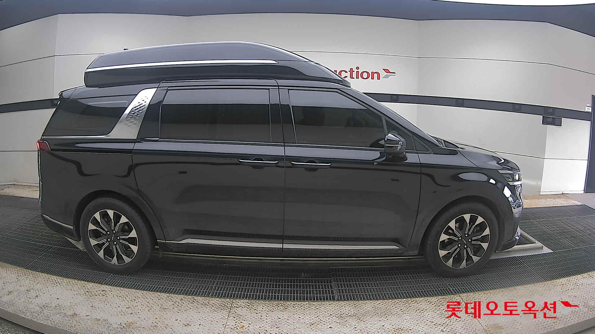 2023 - kia carnival