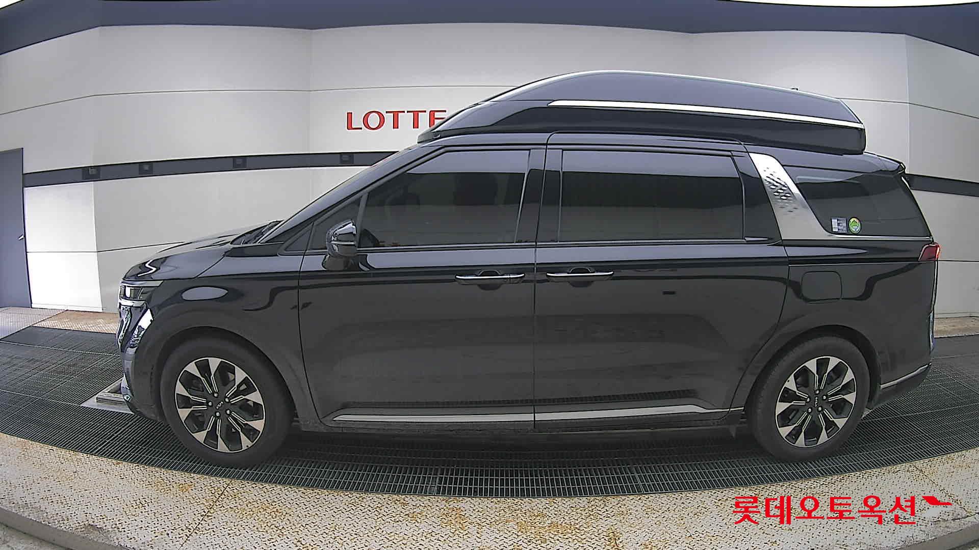 2023 - kia carnival