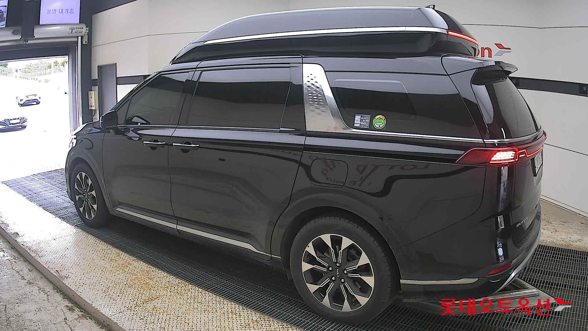 2023 - kia carnival