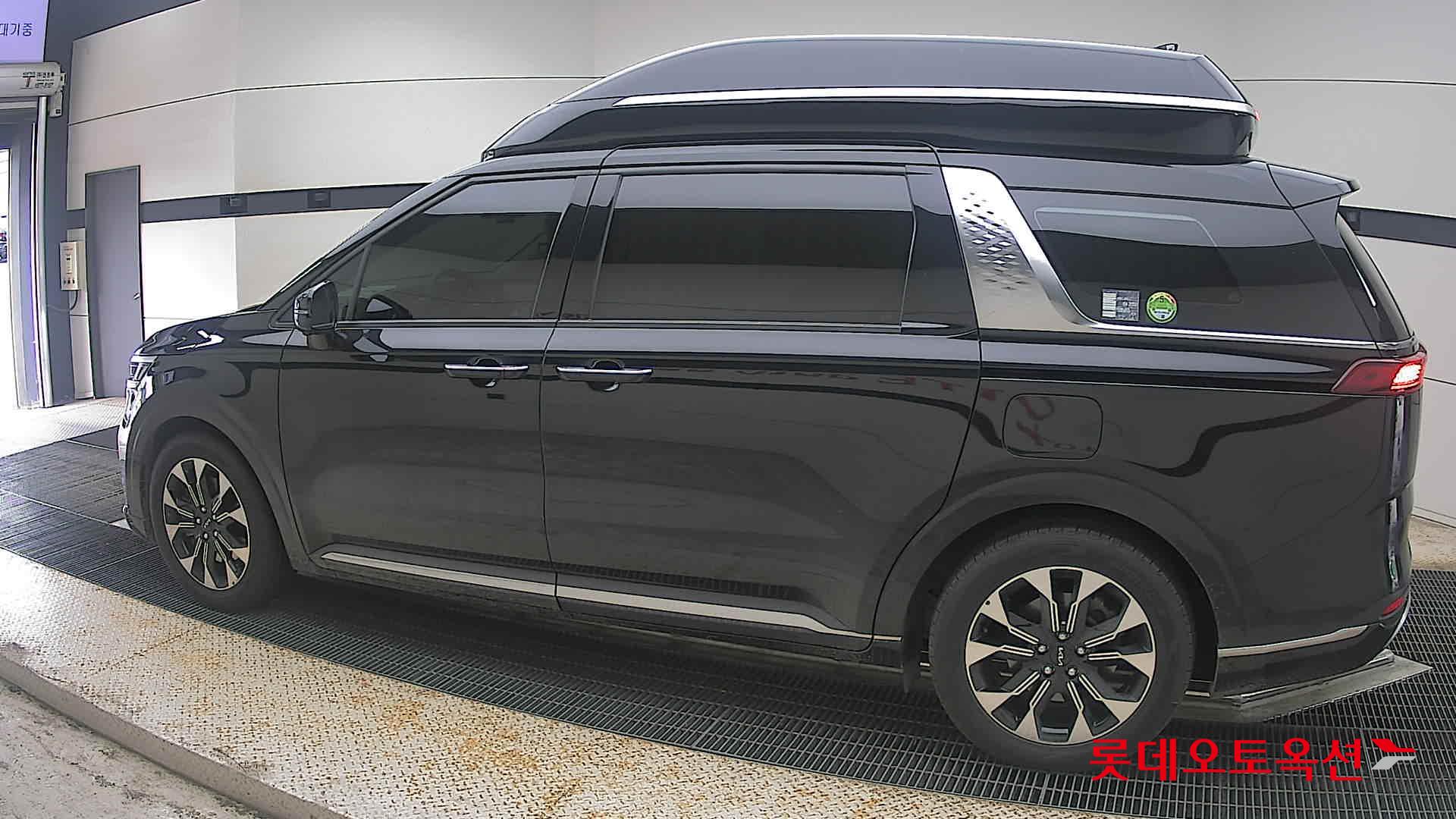 2023 - kia carnival