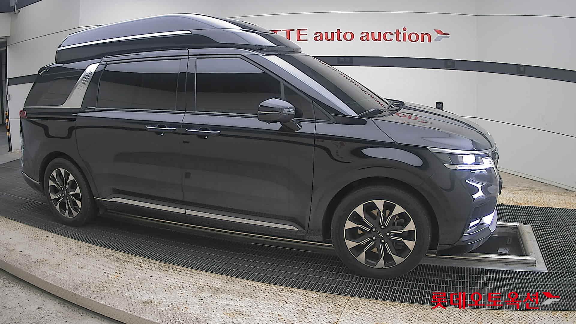 2023 - kia carnival