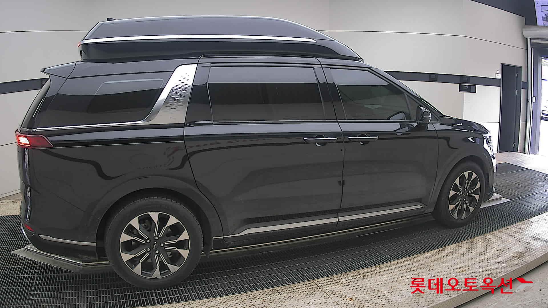 2023 - kia carnival