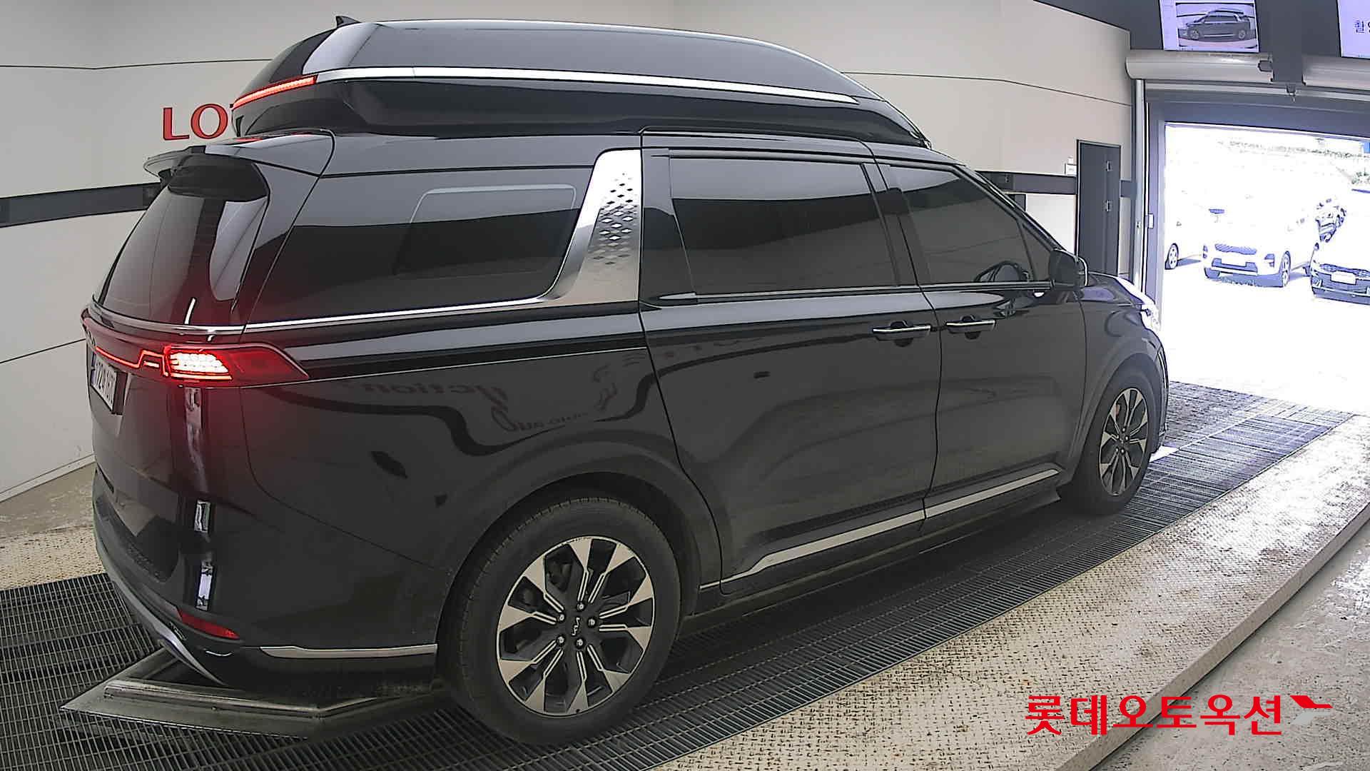 2023 - kia carnival