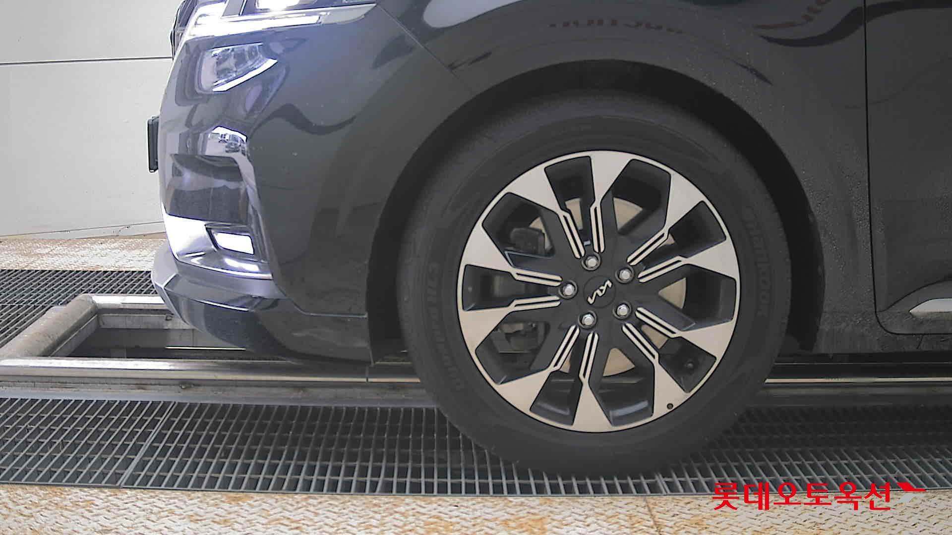 2023 - kia carnival