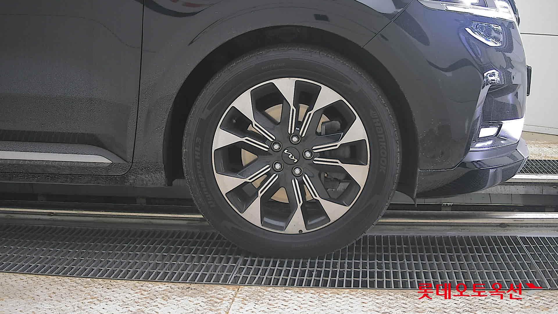 2023 - kia carnival