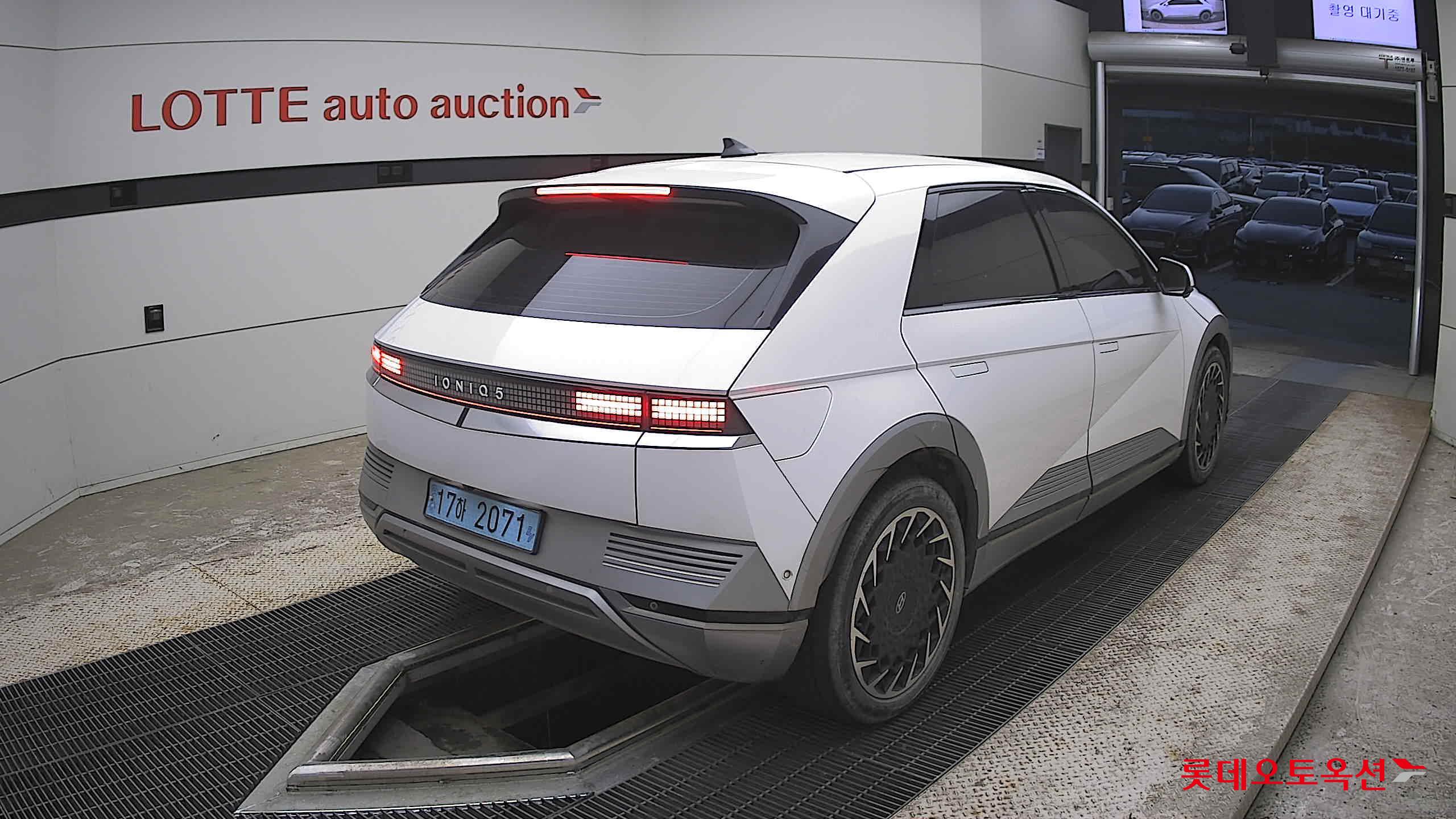 Hyundai Ioniq 5 - 5
