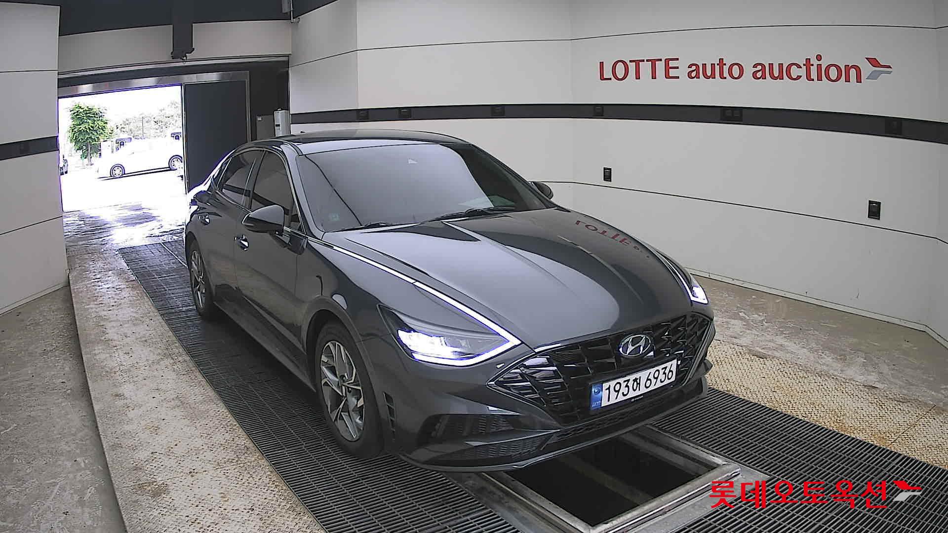 Hyundai Sonata - 24