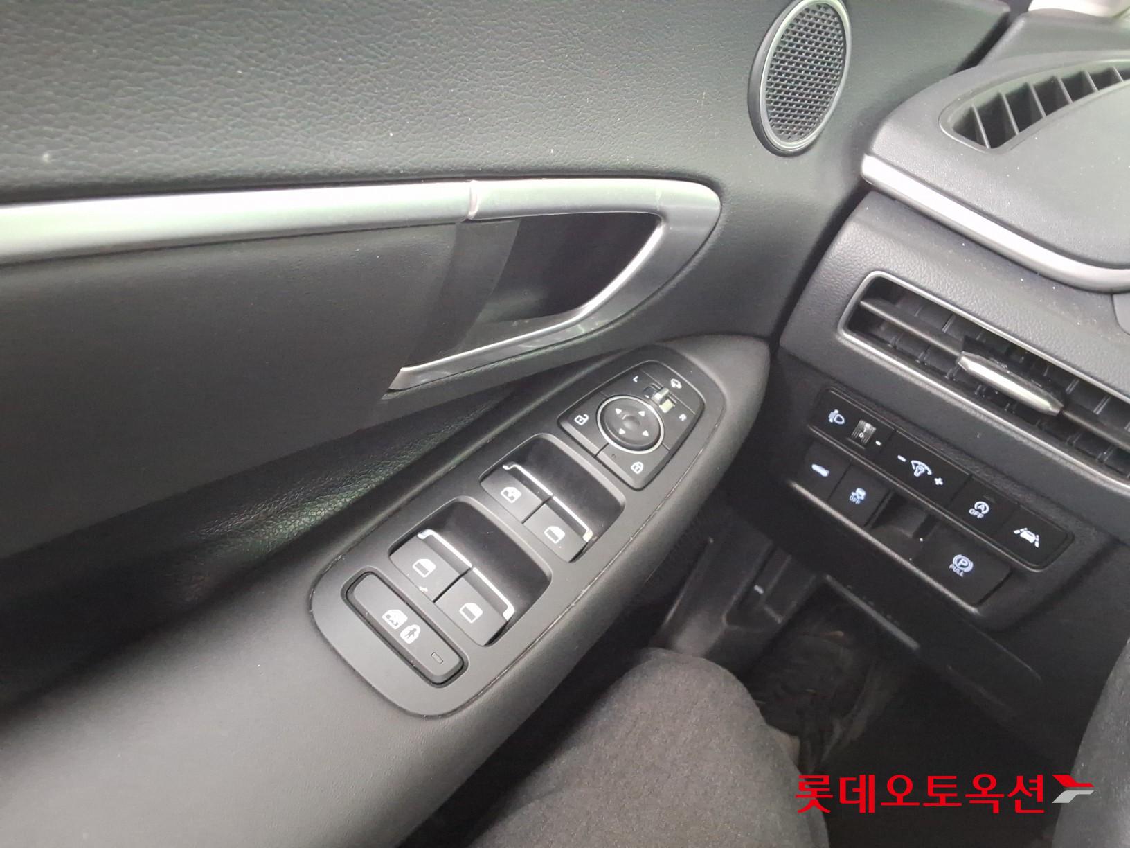 Hyundai Sonata - 29