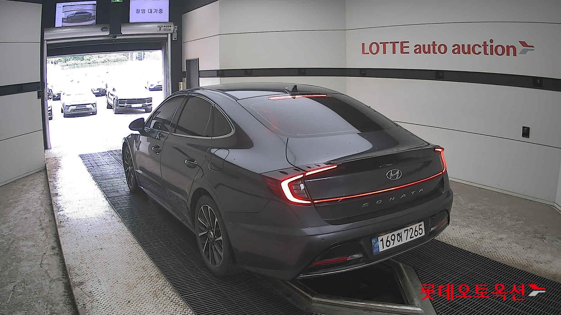 Hyundai Sonata - 16