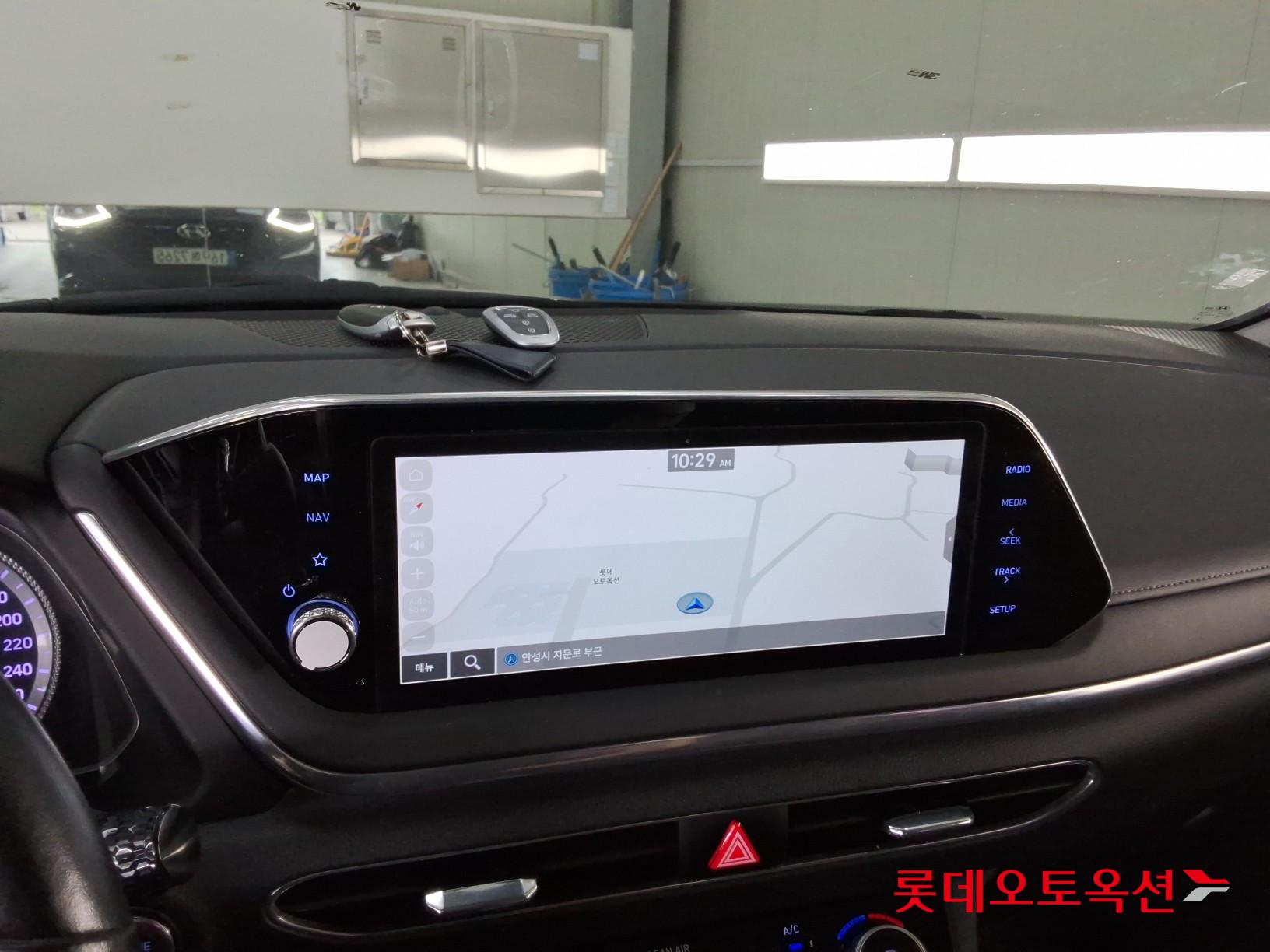 Hyundai Sonata - 32