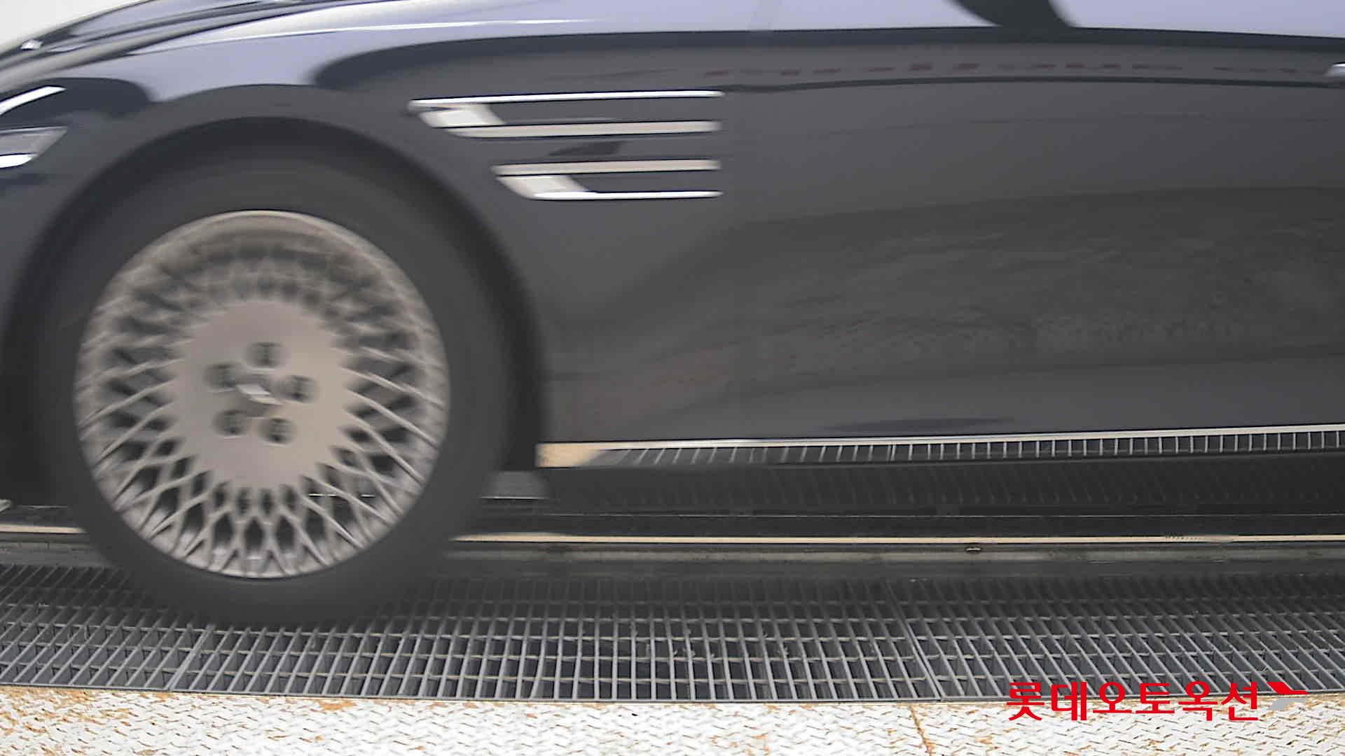 Genesis G80 - 25