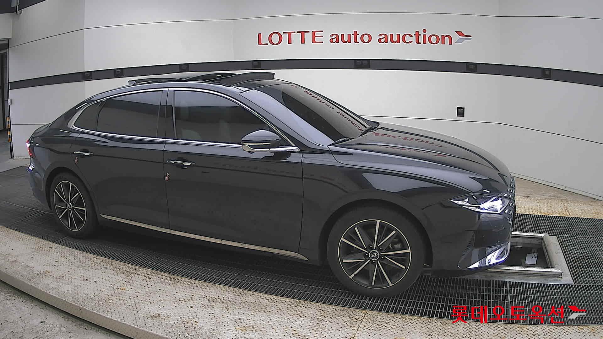 Hyundai Grandeur - 22