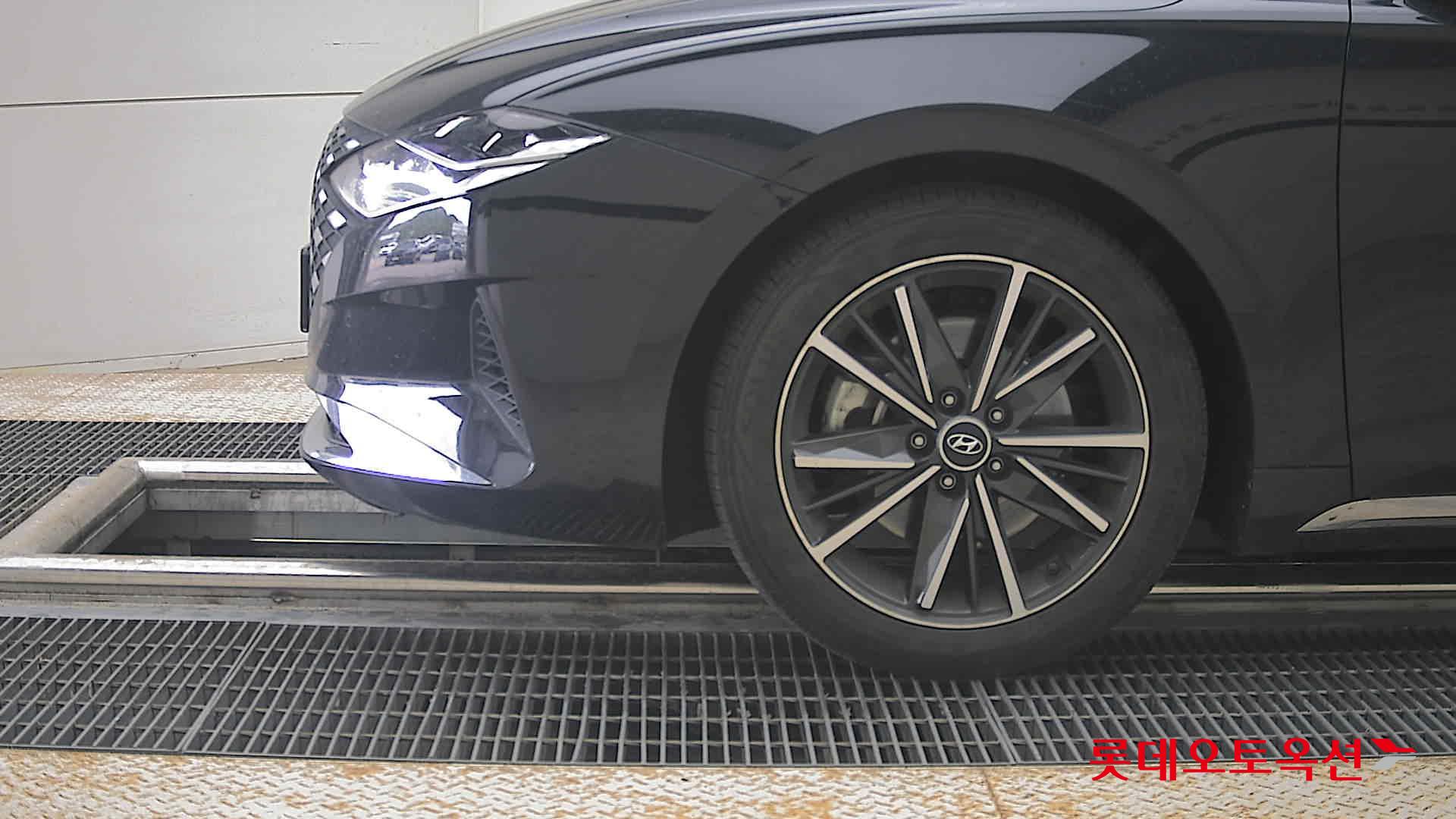 Hyundai Grandeur - 25