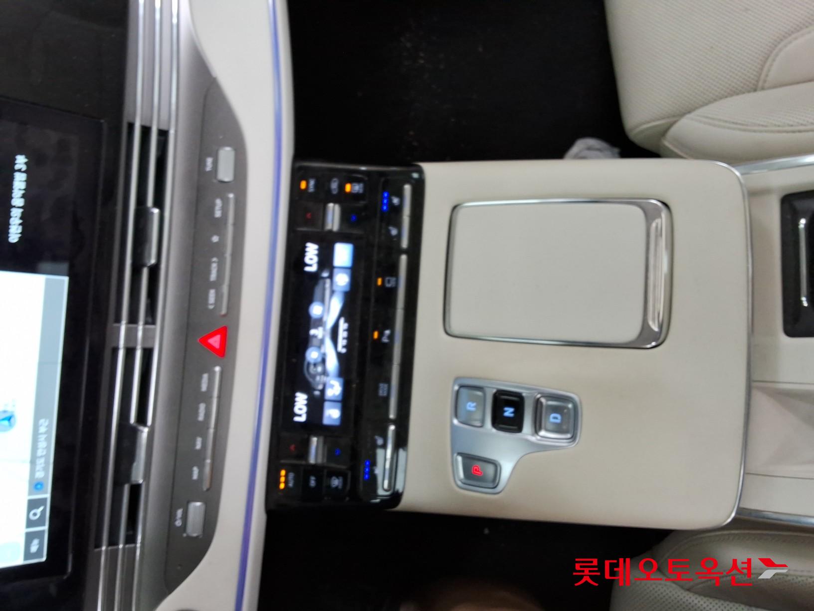 Hyundai Grandeur - 32