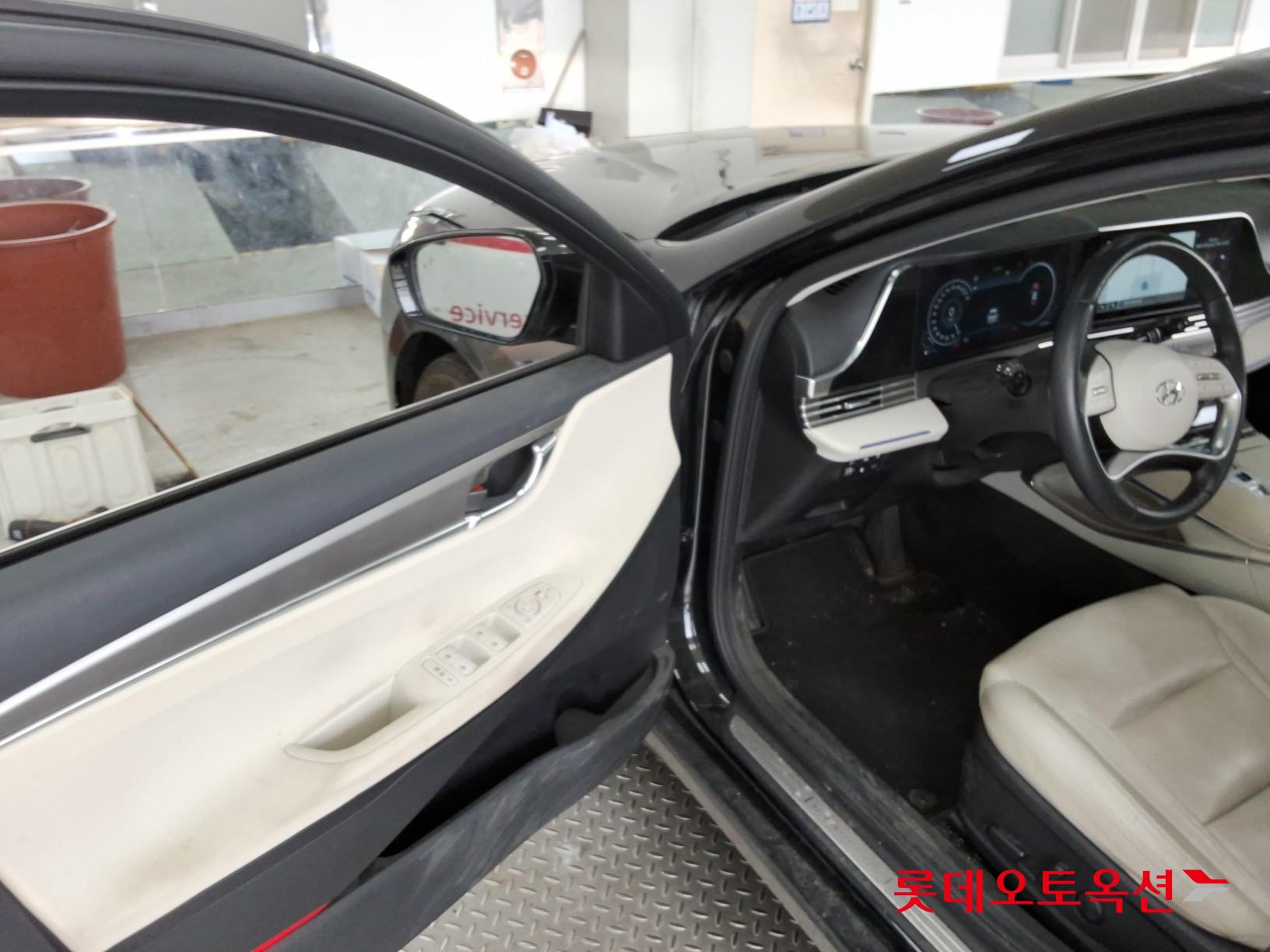 Hyundai Grandeur - 36