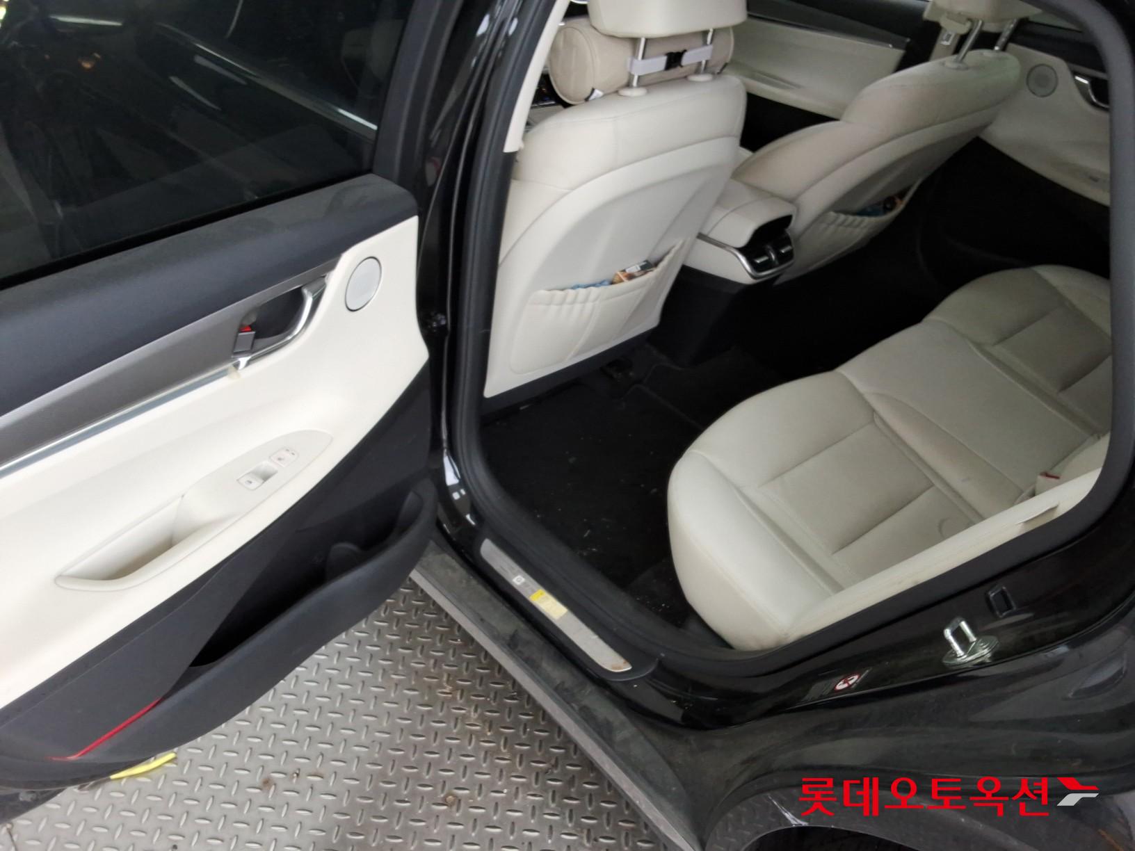 Hyundai Grandeur - 37