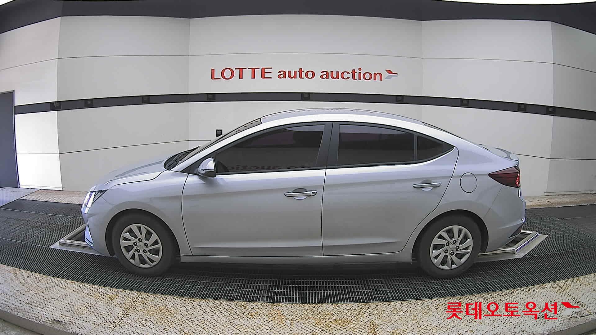 Hyundai Elantra - 13